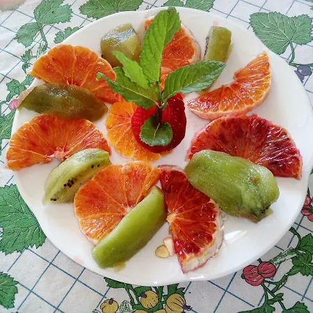 At Armando's אכסניה *